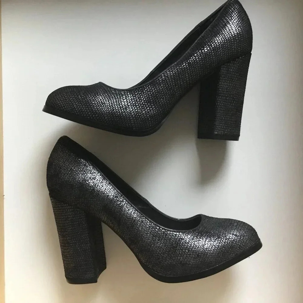 Isola Hayley Pumps High Heels Black silver  Snake Print Block Heel sz 7.5 M